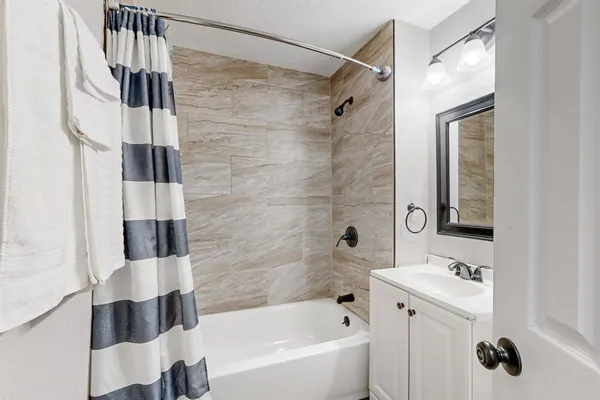 $1,200 | 1532 Whitaker Avenue, Dallas, TX 75216