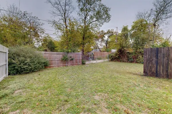 $1,200 | 1532 Whitaker Avenue, Dallas, TX 75216