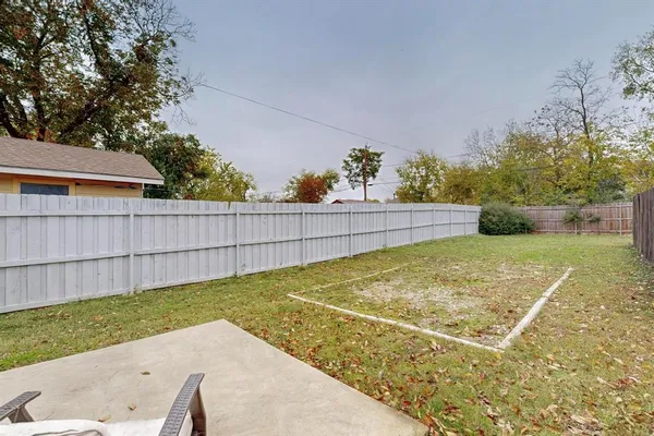 $1,200 | 1532 Whitaker Avenue, Dallas, TX 75216