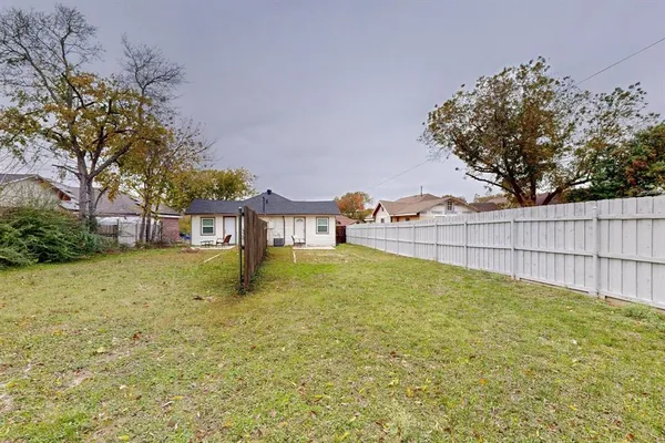 $1,200 | 1532 Whitaker Avenue, Dallas, TX 75216