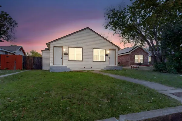 $1,200 | 1532 Whitaker Avenue, Dallas, TX 75216