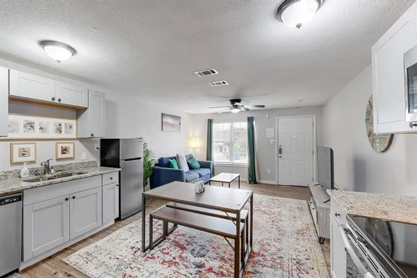 $1,200 | 1532 Whitaker Avenue, Dallas, TX 75216