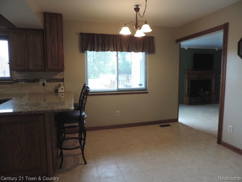 43323 Saal Road Sterling Heights, MI 48313 - Photo 8 of 34 DSCN4565.jpg