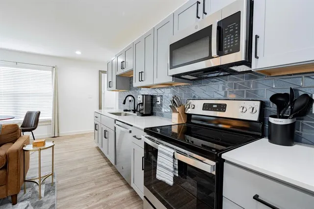 $1,400 | 601 North Ewing Avenue, Unit 102, Dallas, TX 75203