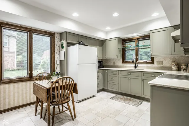 $325,000 | 2720 Amherst Street, Indianapolis, IN 46268