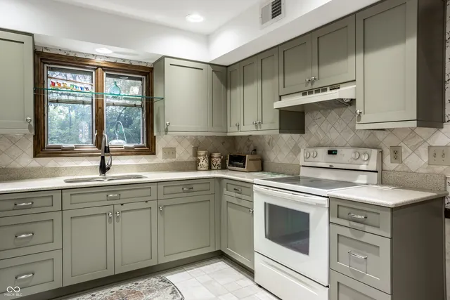 $325,000 | 2720 Amherst Street, Indianapolis, IN 46268