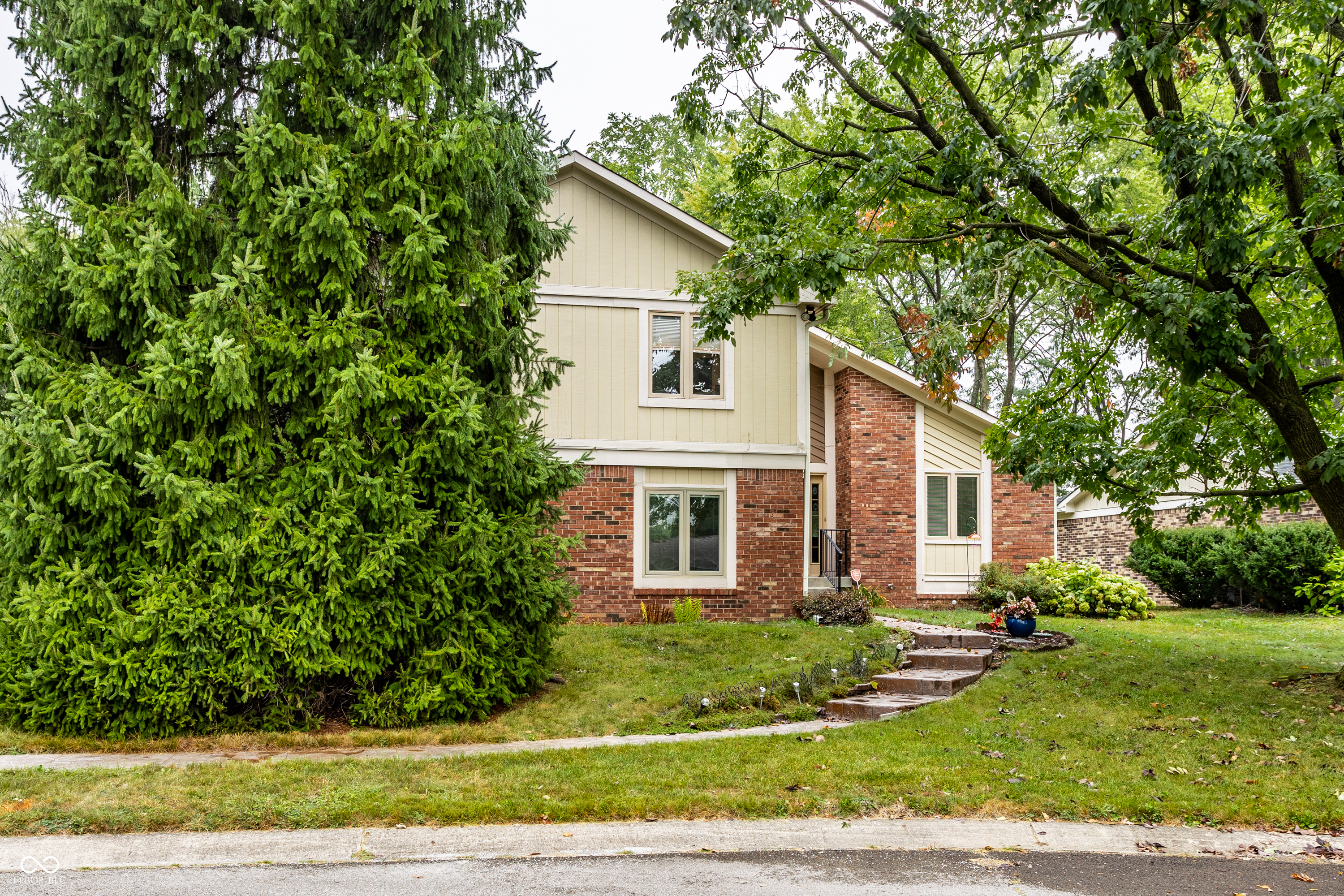 2720 Amherst Street Indianapolis, IN 46268 - Photo 2 of 44