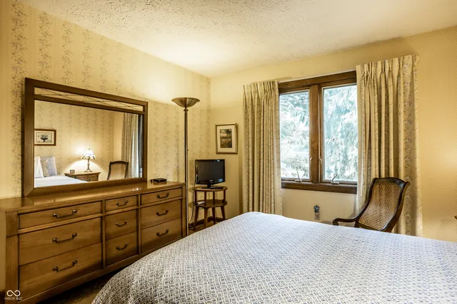 $325,000 | 2720 Amherst Street, Indianapolis, IN 46268