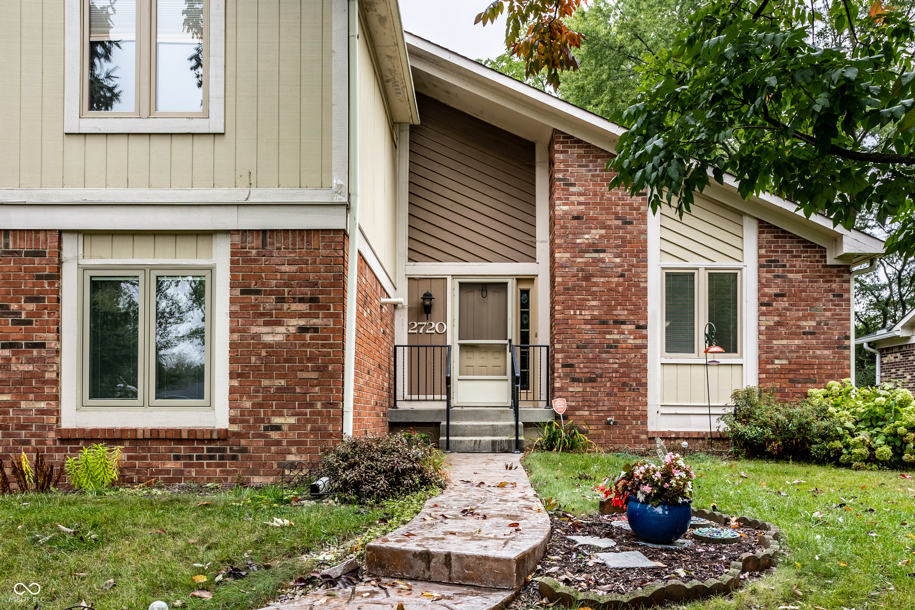 2720 Amherst Street Indianapolis, IN 46268 - Photo 4 of 44