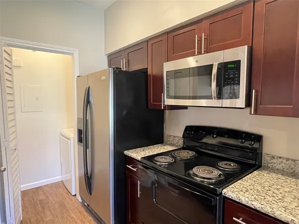 $1,350 | 6500 Harbor Town Drive, Unit 3101, Houston, TX 77036