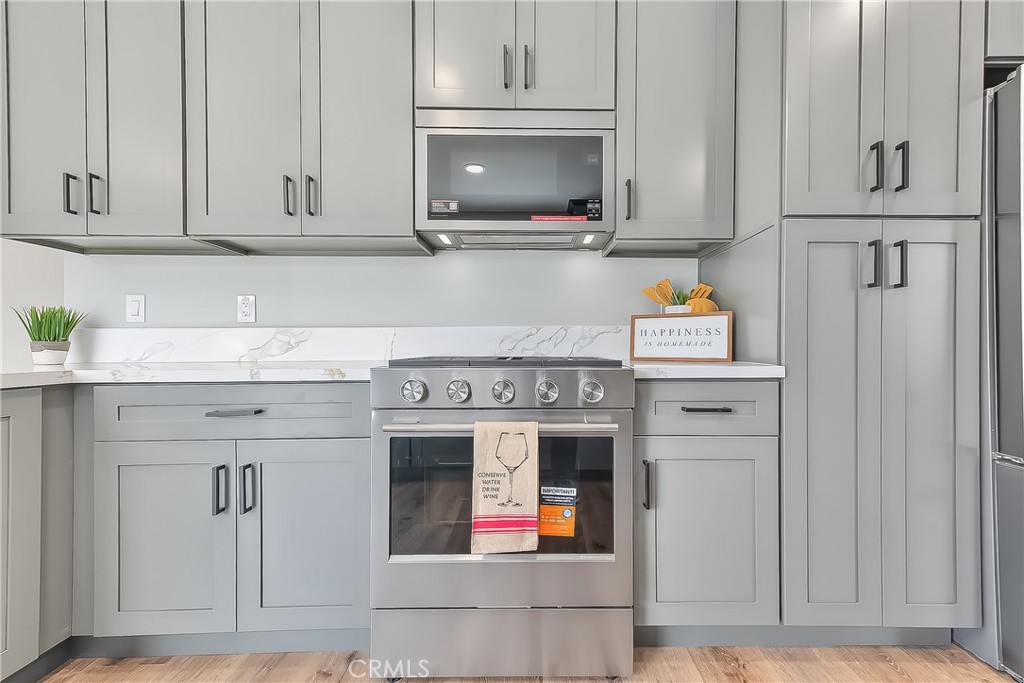 286 West Renwick Road Azusa, CA 91702 - Photo 8 of 75 NEW KitchenAid Stove, Oven and Microwave.