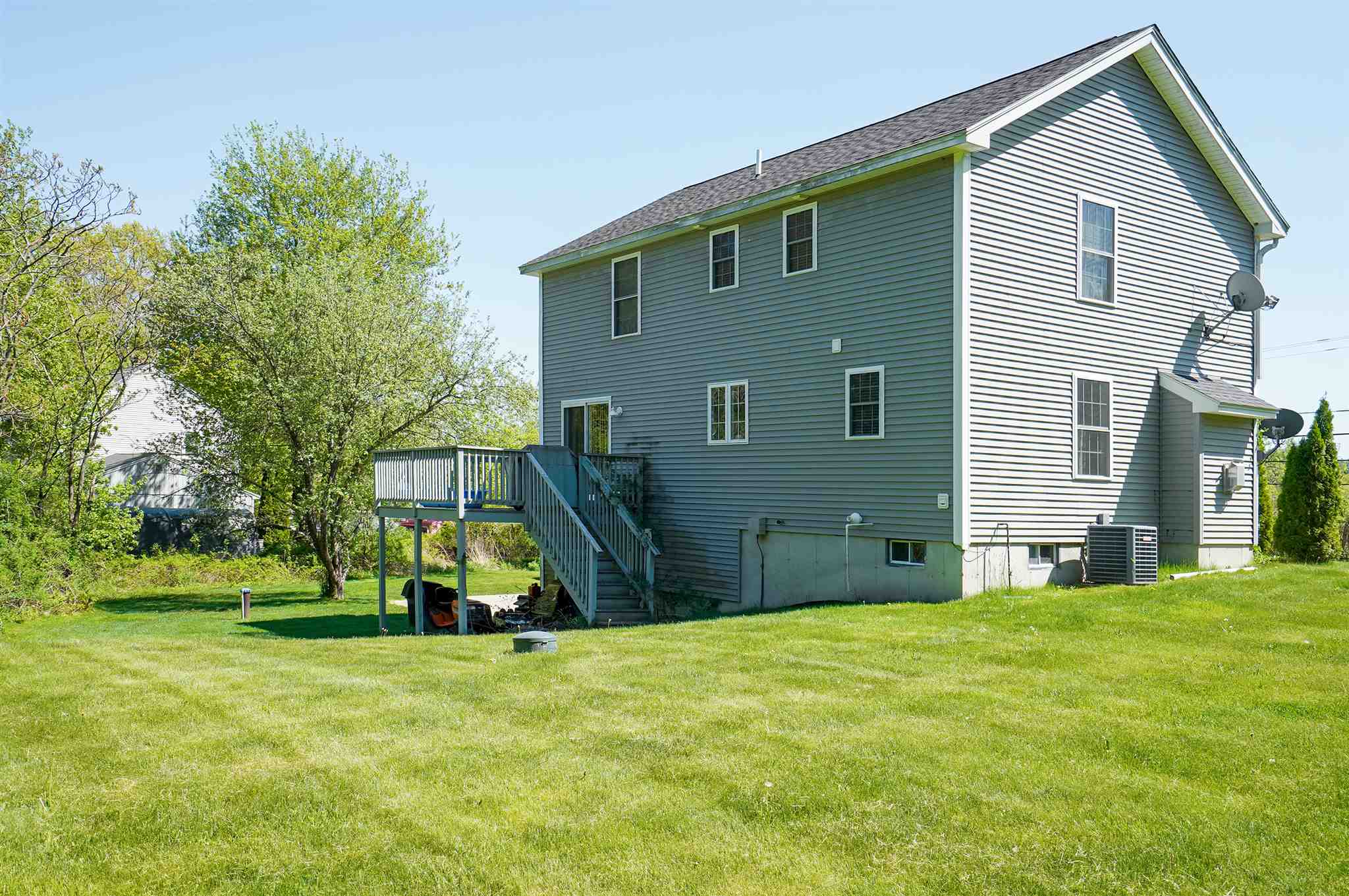 148 Island Pond Road Derry, NH 03038 - Photo 2 of 40