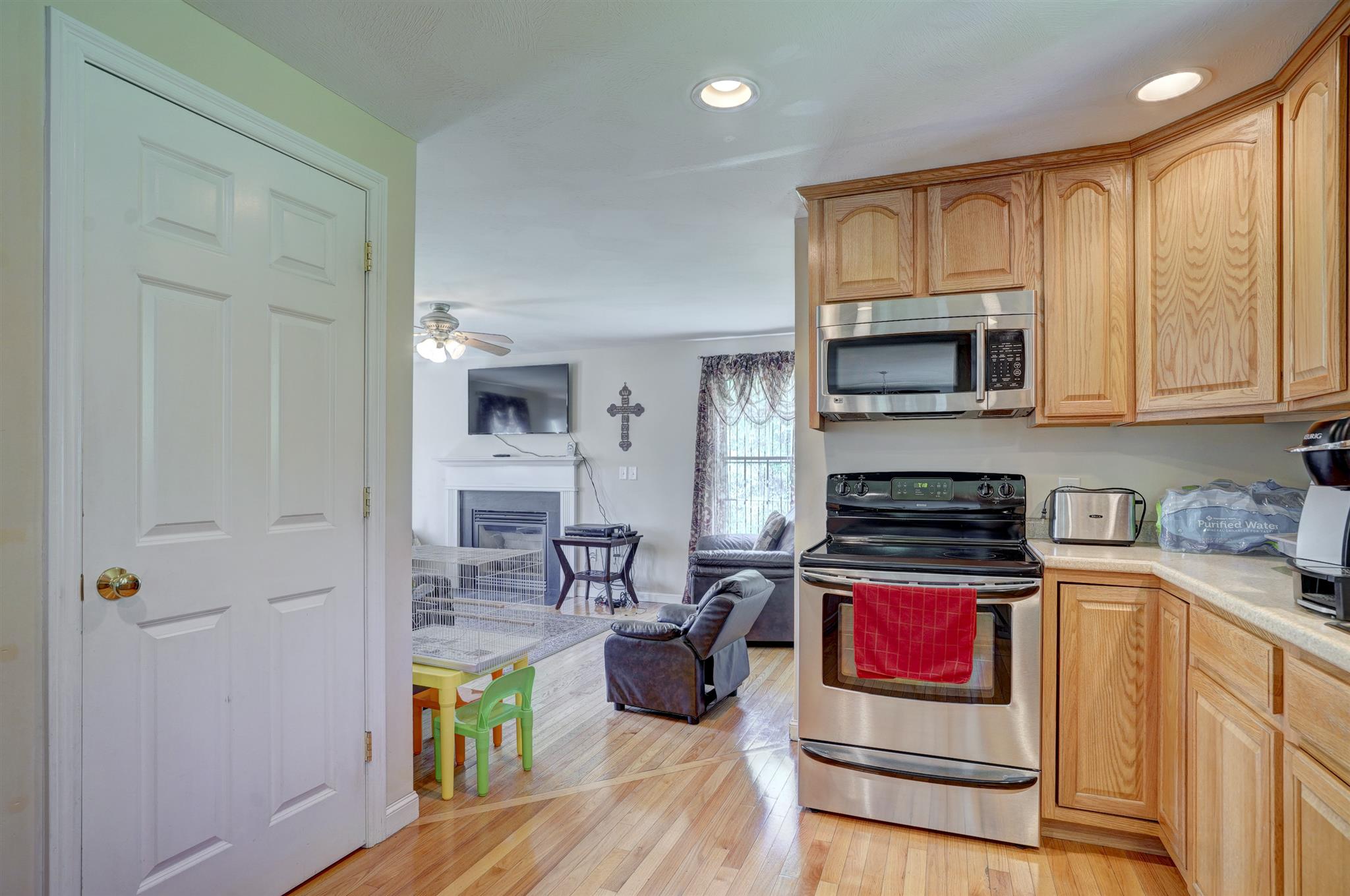 148 Island Pond Road Derry, NH 03038 - Photo 14 of 40