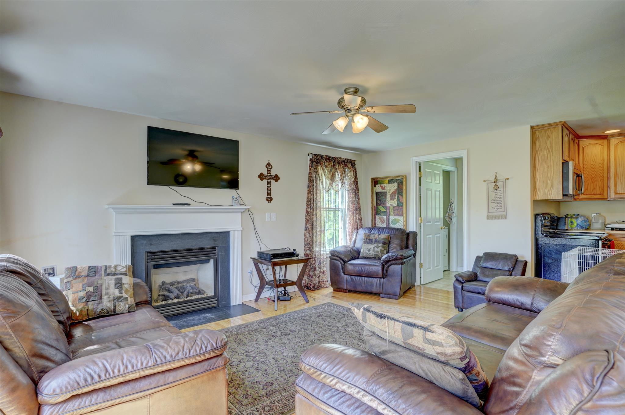 148 Island Pond Road Derry, NH 03038 - Photo 16 of 40