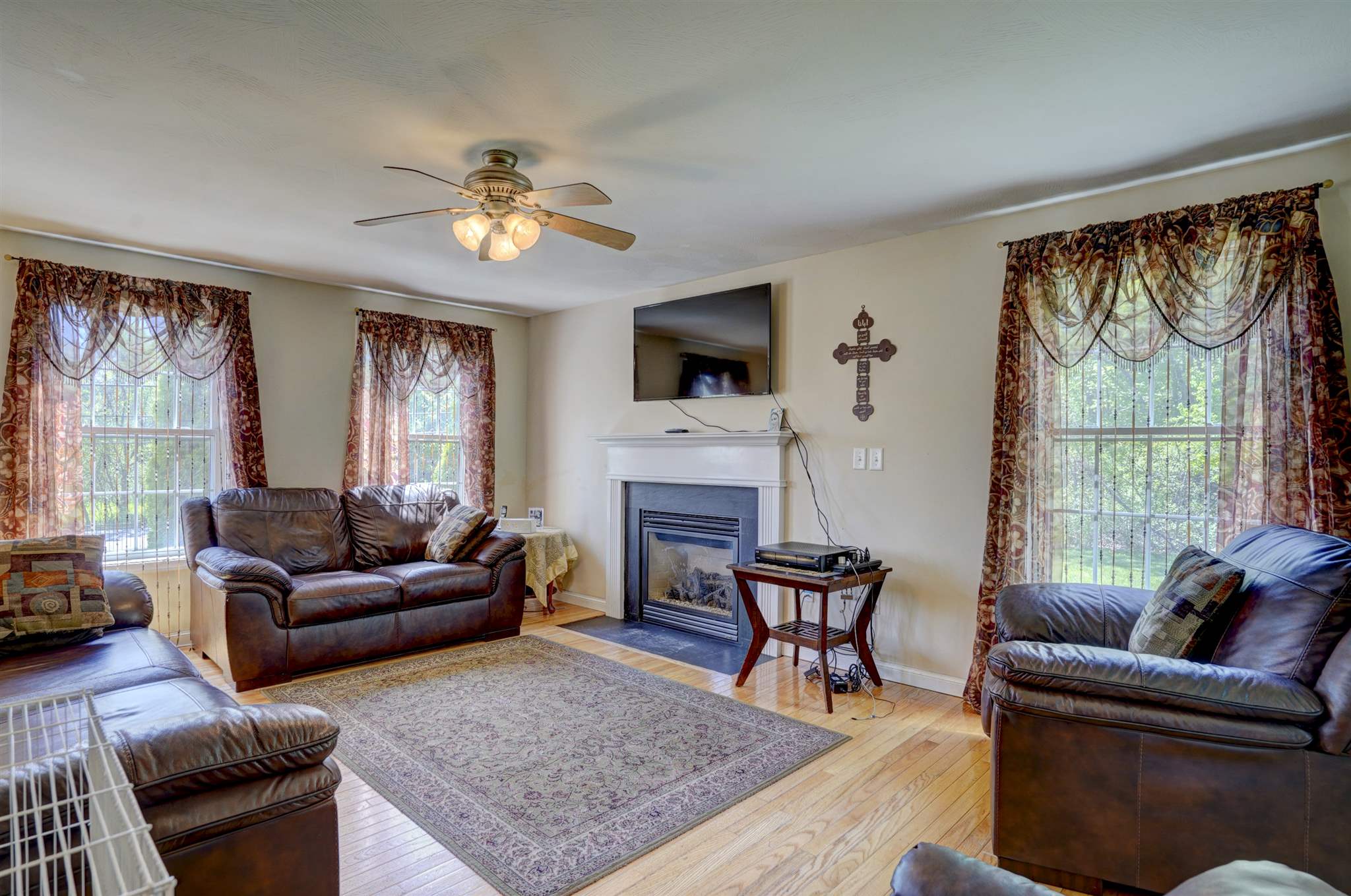 148 Island Pond Road Derry, NH 03038 - Photo 17 of 40