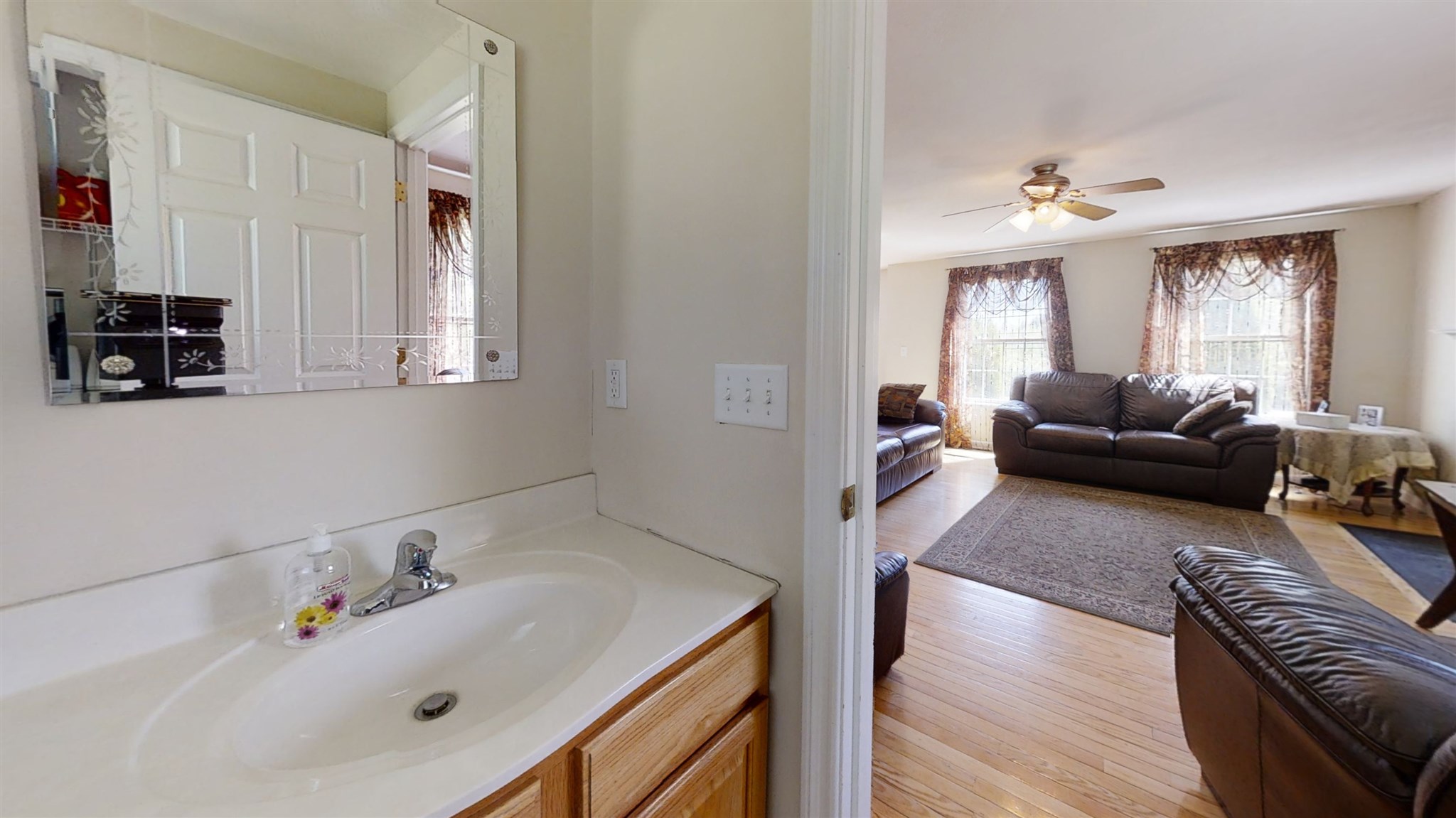148 Island Pond Road Derry, NH 03038 - Photo 19 of 40