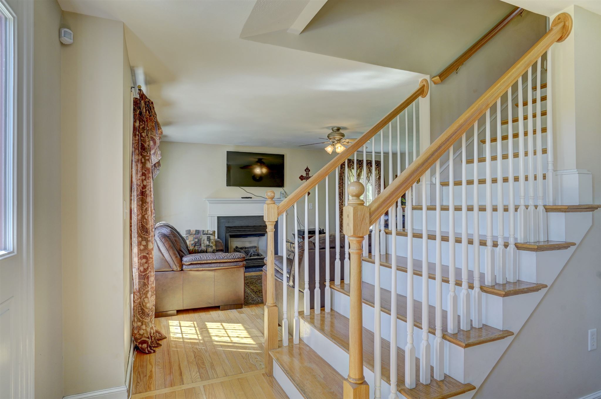 148 Island Pond Road Derry, NH 03038 - Photo 3 of 40
