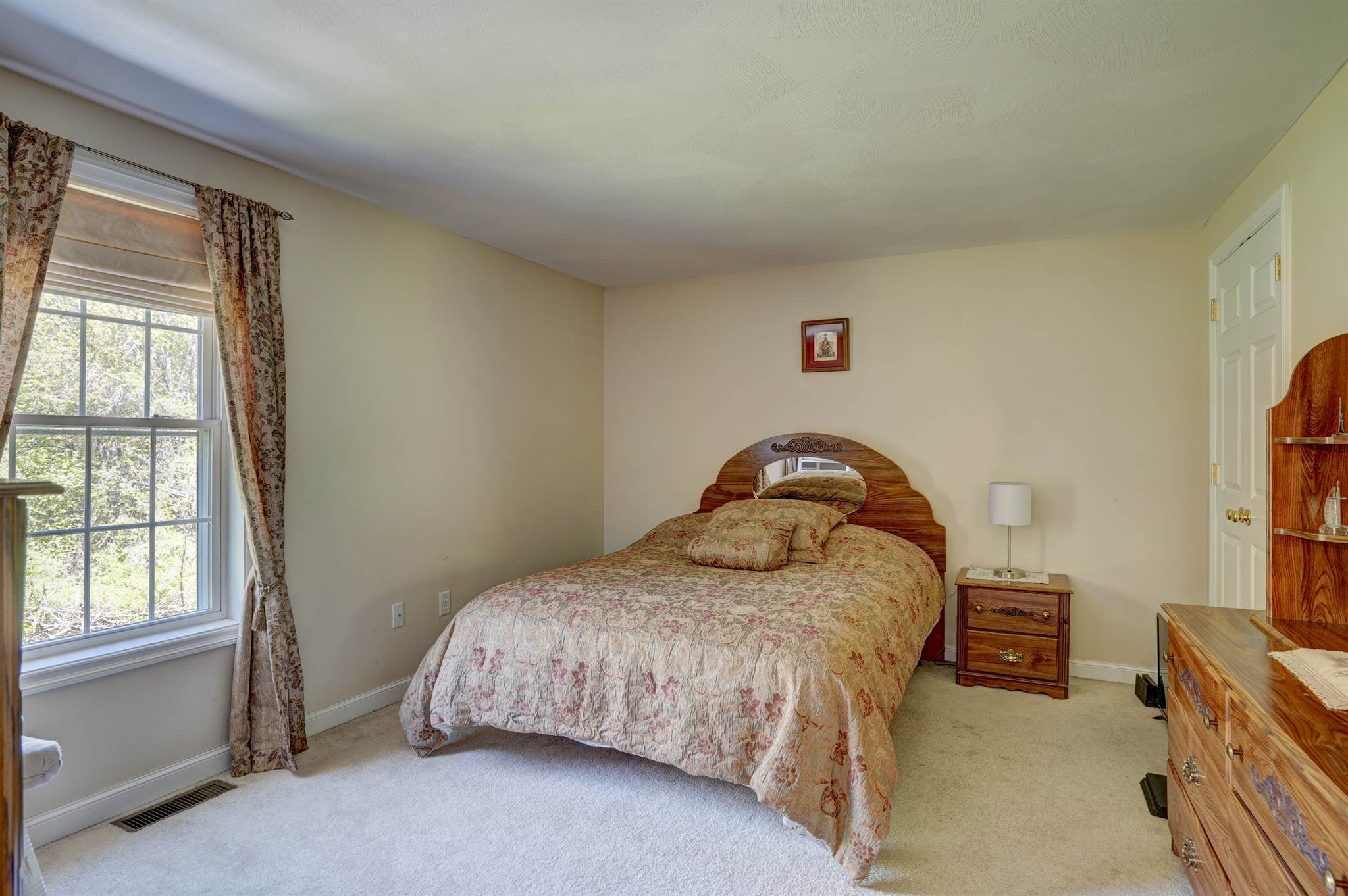 148 Island Pond Road Derry, NH 03038 - Photo 29 of 40