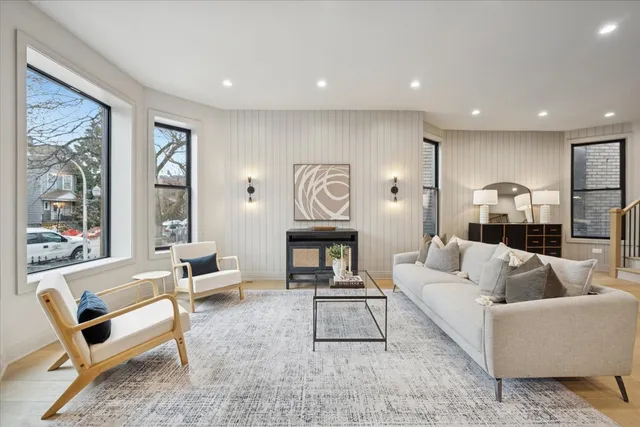 $1,250,000 | 2840 North Christiana Avenue, Chicago, IL 60618