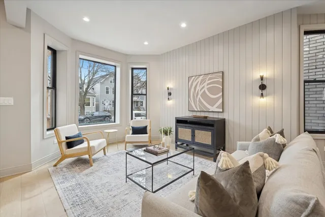 $1,250,000 | 2840 North Christiana Avenue, Chicago, IL 60618