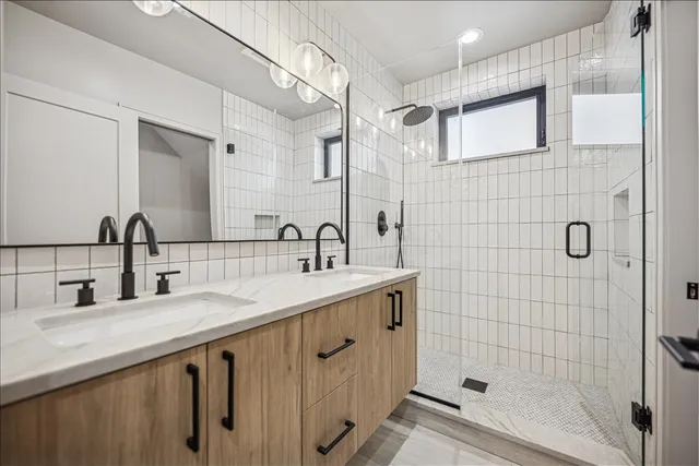 $1,250,000 | 2840 North Christiana Avenue, Chicago, IL 60618