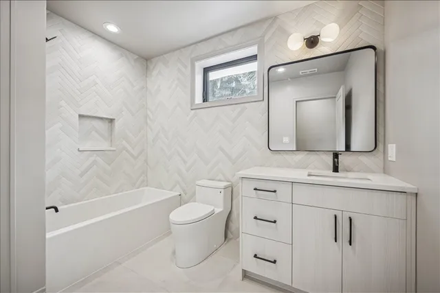 $1,250,000 | 2840 North Christiana Avenue, Chicago, IL 60618