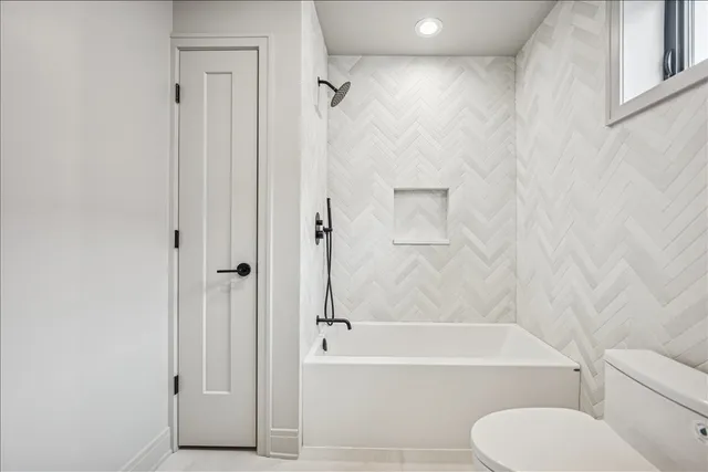 $1,250,000 | 2840 North Christiana Avenue, Chicago, IL 60618