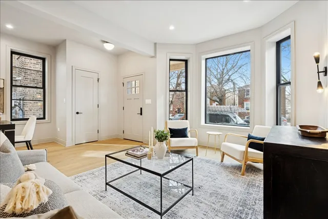 $1,250,000 | 2840 North Christiana Avenue, Chicago, IL 60618