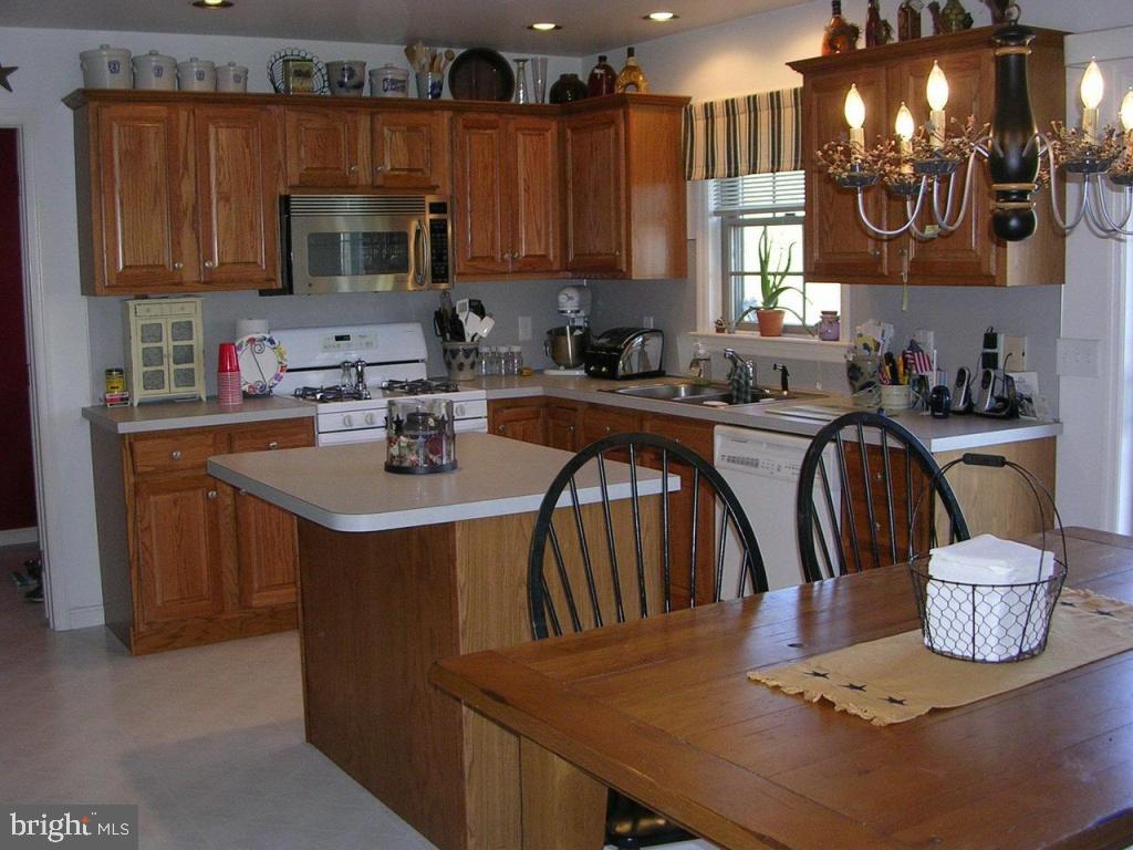 6 Lehigh Court Lititz, PA 17543 - Photo 3 of 10 Gallery Image 3