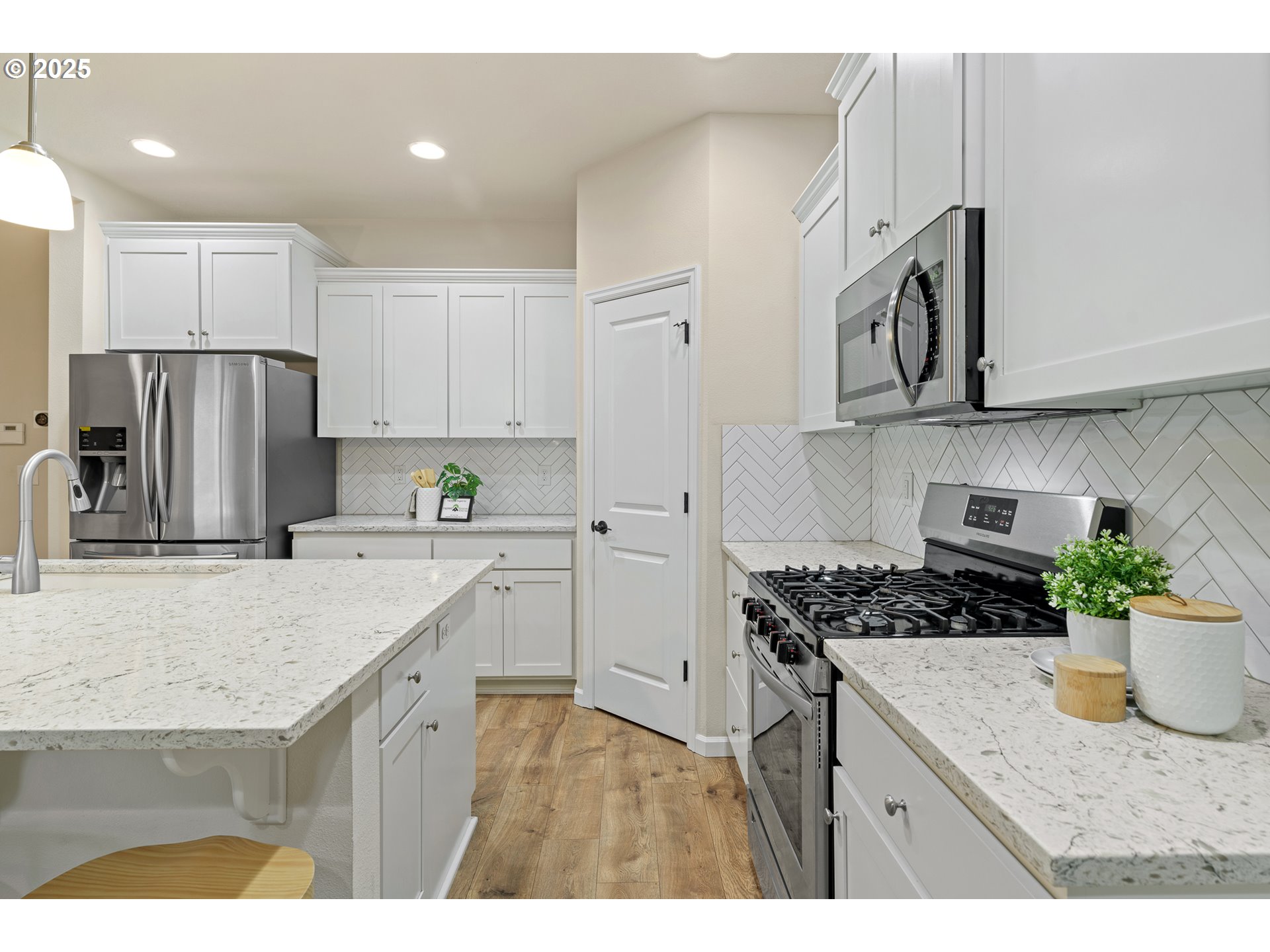 16959 Southeast Rhododendron Street Happy Valley, OR 97086 - Photo 11 of 48 Gallery Image 11