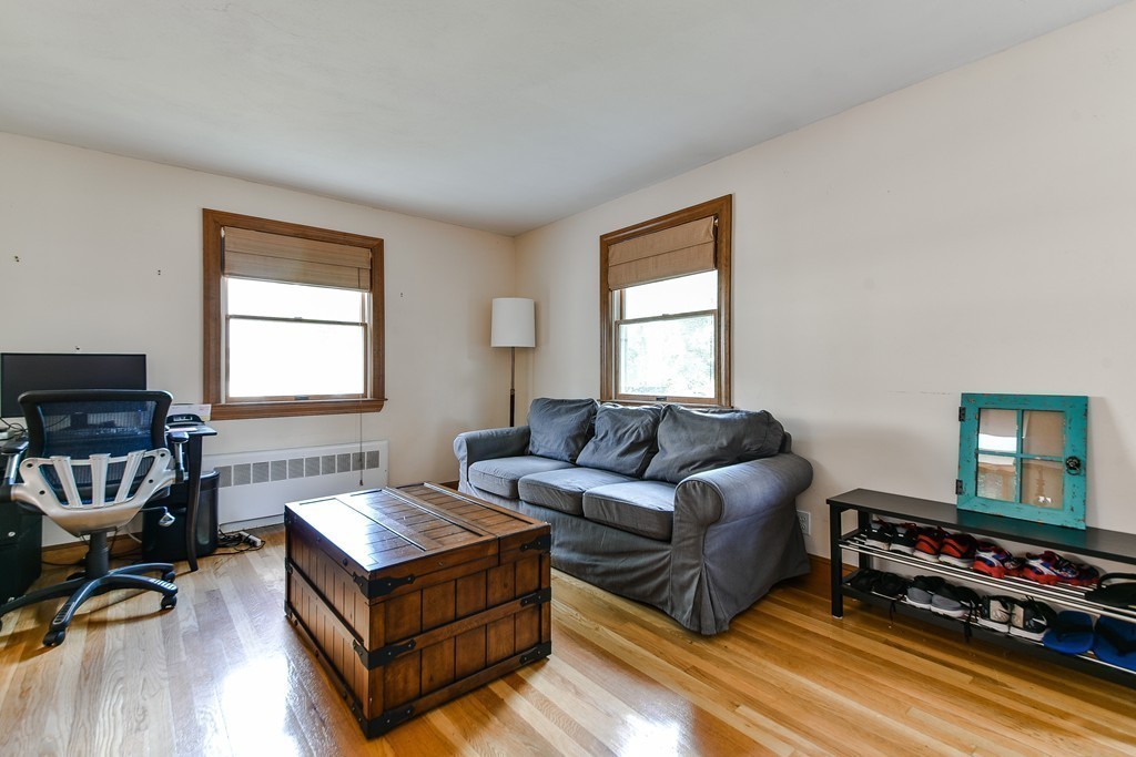 9 Thorpe Road Needham, MA 02494 - Photo 3 of 22