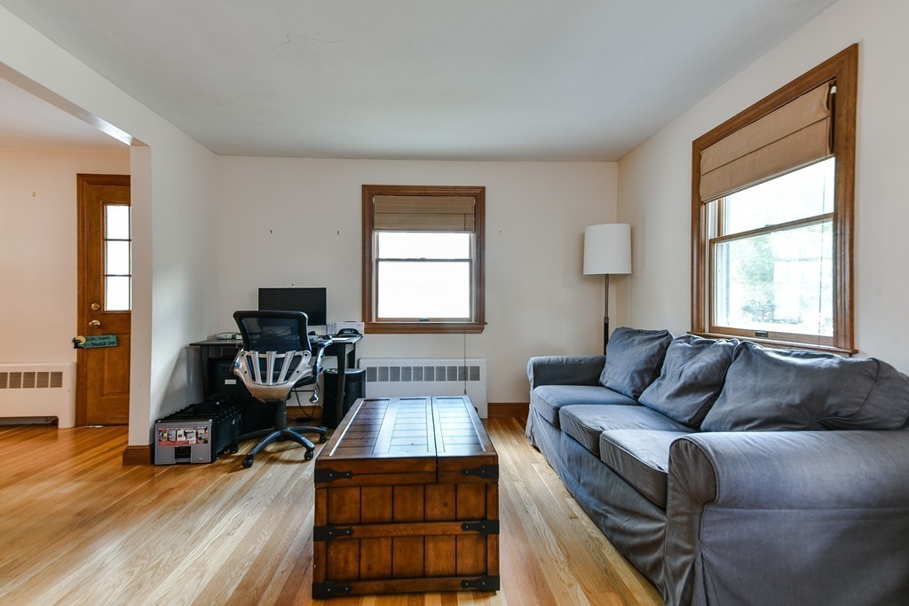 9 Thorpe Road Needham, MA 02494 - Photo 4 of 22