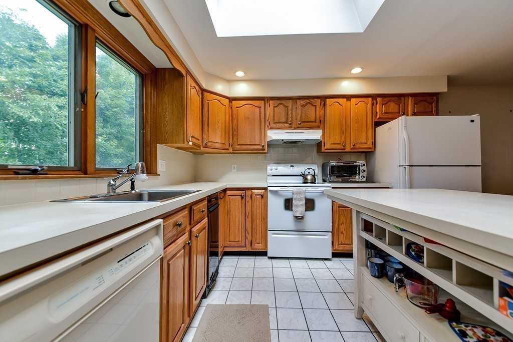 9 Thorpe Road Needham, MA 02494 - Photo 8 of 22