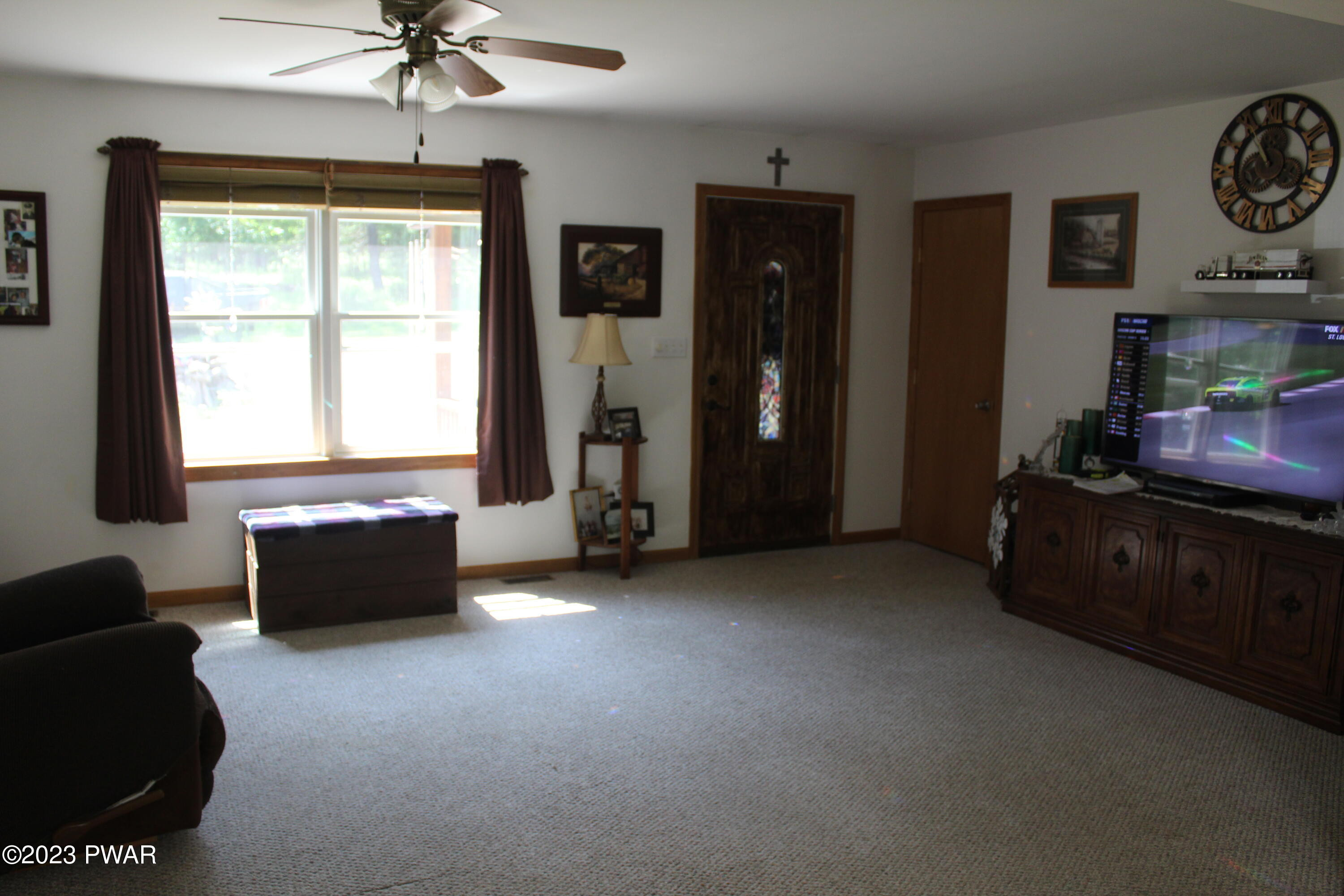 31 Coyote Ridge Hawley, PA 18428 - Photo 5 of 25 Living Room