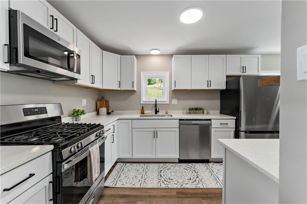3276 McRoberts Road Pittsburgh, PA 15234 - Photo 7 of 30 Gallery Image 7