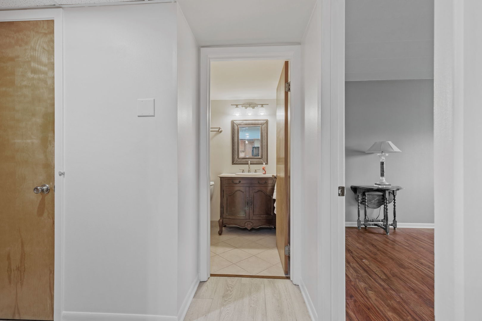 5540 Walnut Avenue, Unit 6B Downers Grove, IL 60515 - Photo 11 of 25 a view of a hallway and wooden floor a living room