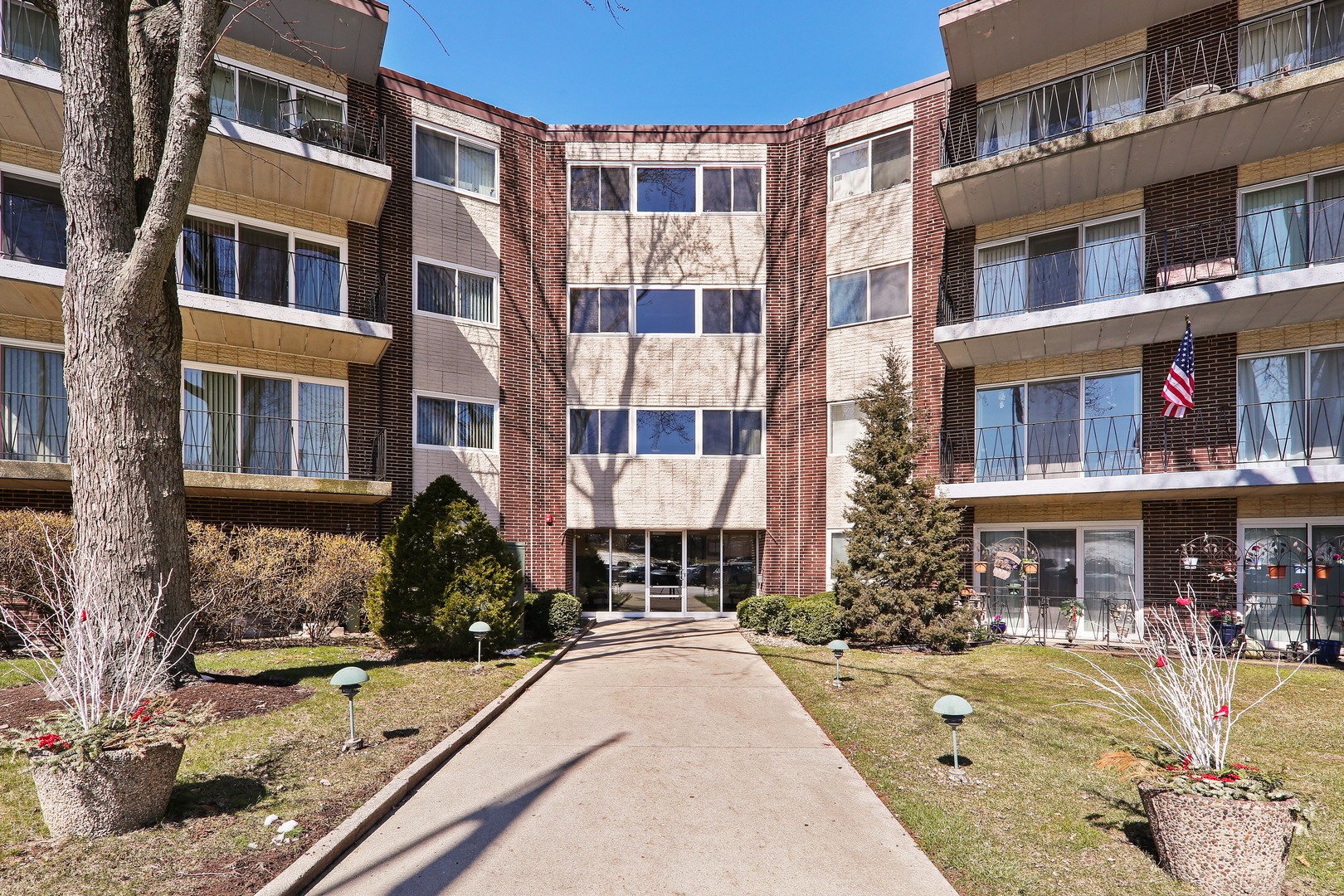 5540 Walnut Avenue, Unit 6B Downers Grove, IL 60515 - Photo 2 of 25 a front view of a multi story building