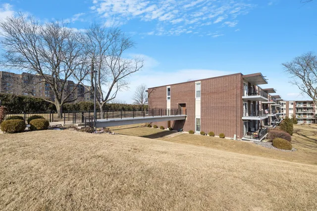 a view of a yard with a house