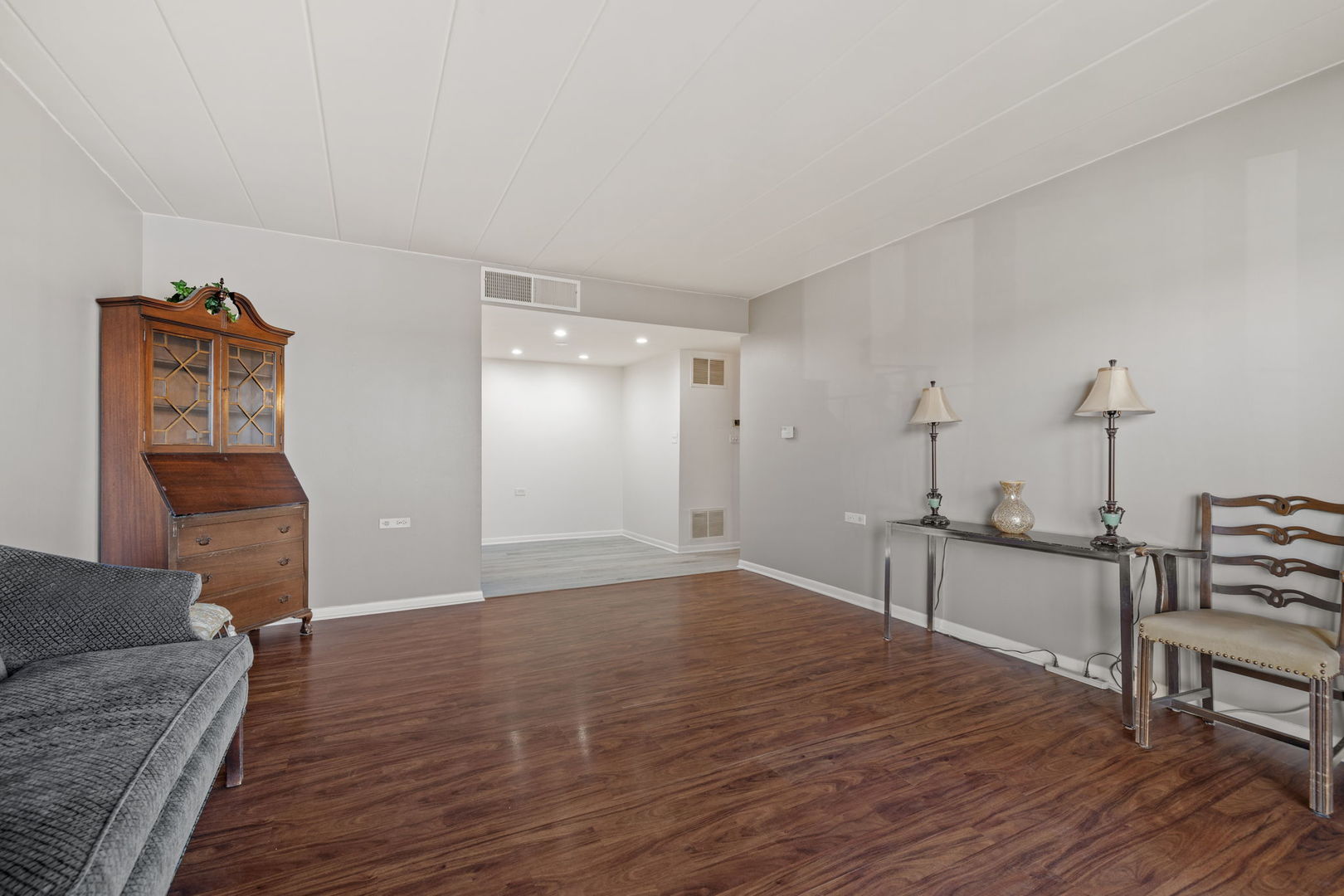 5540 Walnut Avenue, Unit 6B Downers Grove, IL 60515 - Photo 5 of 25 a big room with wooden floor and furniture