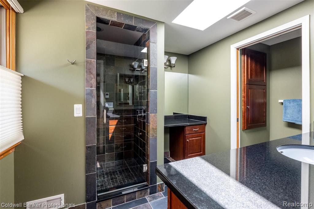 33669 York Ridge Street Farmington Hills, MI 48331 - Photo 30 of 46