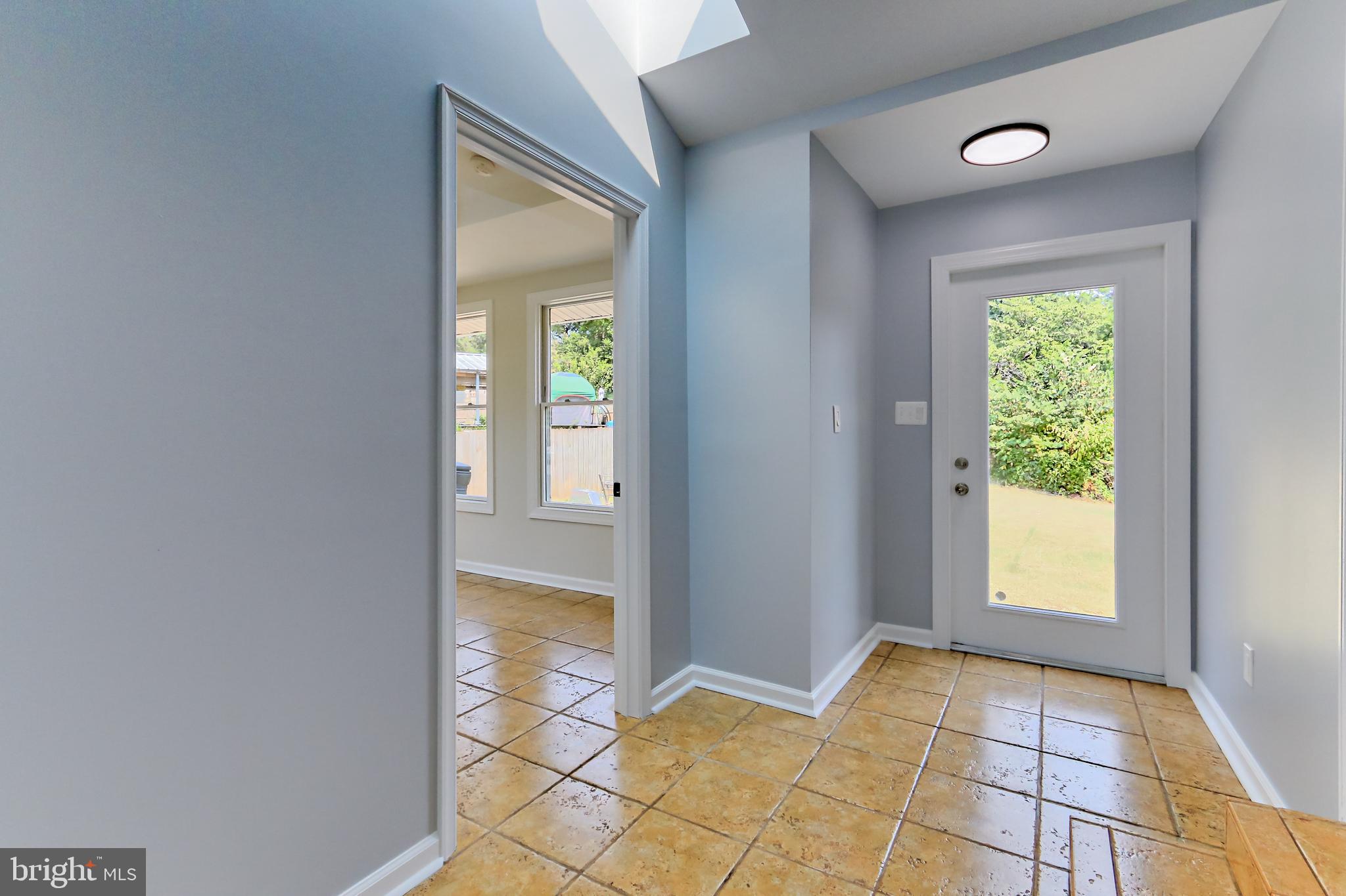 10000 Botsford Road Manassas, VA 20109 - Photo 18 of 43 Walk way to Florida Room /Office