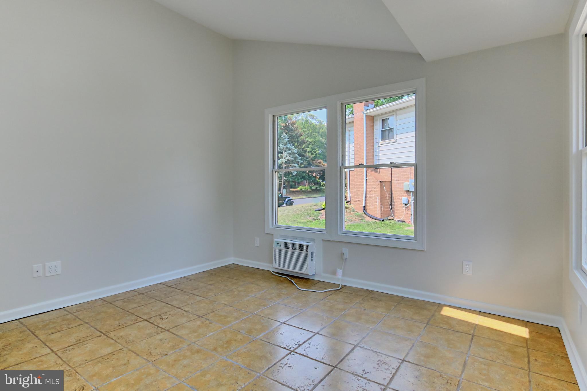 10000 Botsford Road Manassas, VA 20109 - Photo 19 of 43 Florida Room- Skylight
