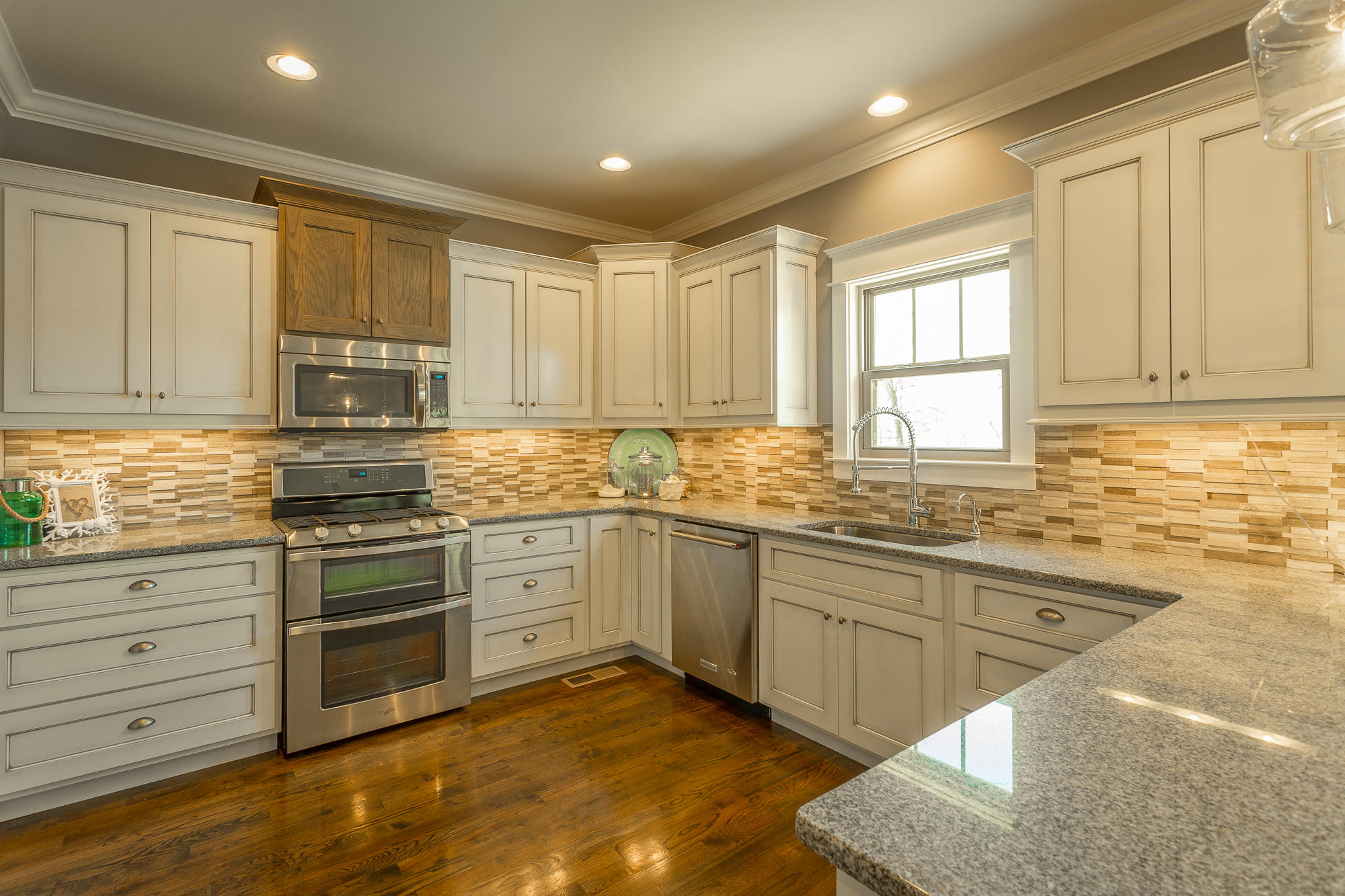9259 Scarlet Ridge Road, Unit 17 Ooltewah, TN 37363 - Photo 18 of 42 Kitchen with Stainless Appliances