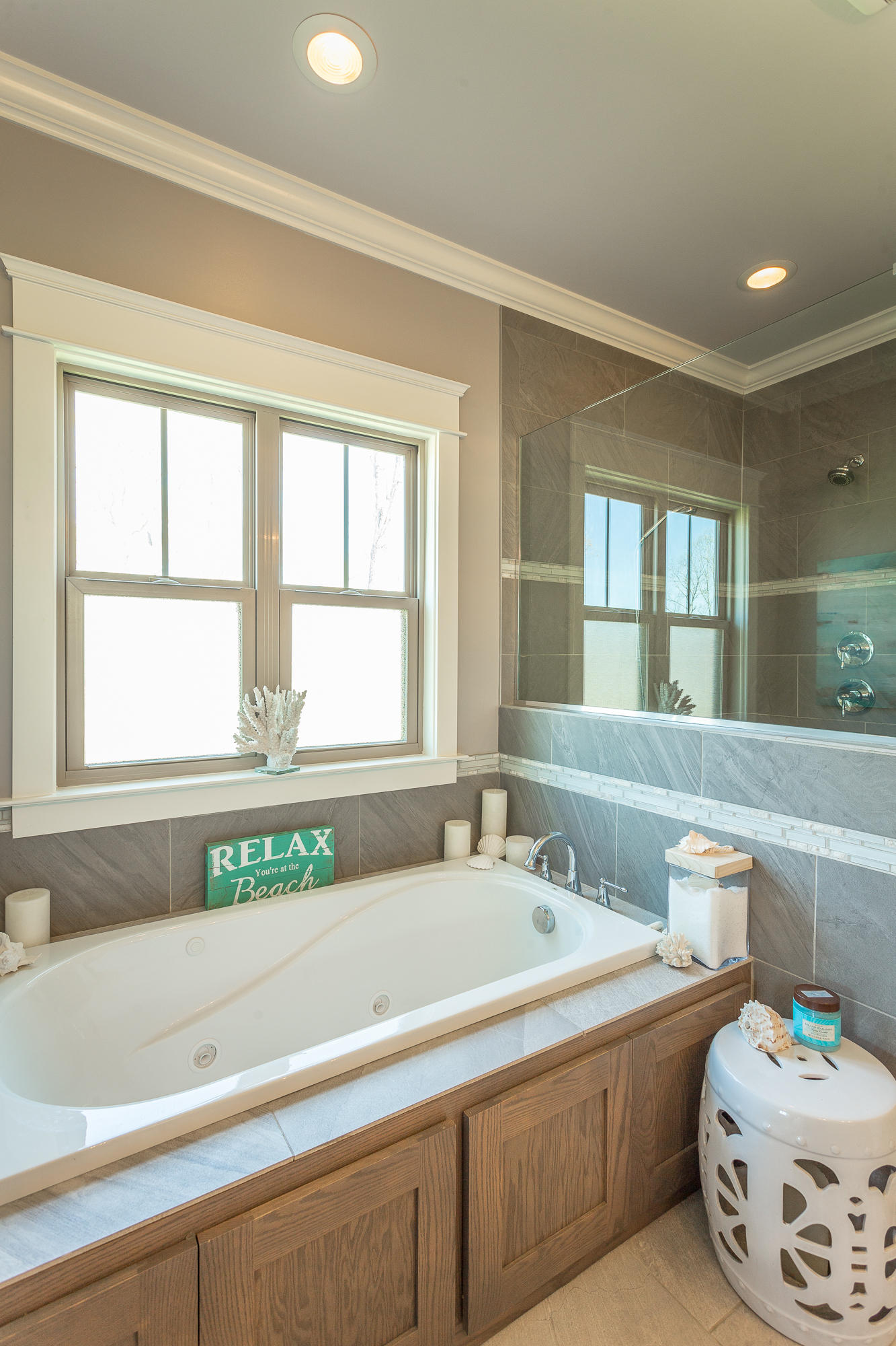 9259 Scarlet Ridge Road, Unit 17 Ooltewah, TN 37363 - Photo 30 of 42 Master Jetted Tub