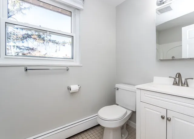 $2,000 | 182 1/2 River Street, Unit 182H, Waltham, MA 02453