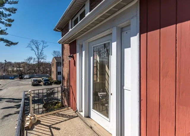 $2,000 | 182 1/2 River Street, Unit 182H, Waltham, MA 02453
