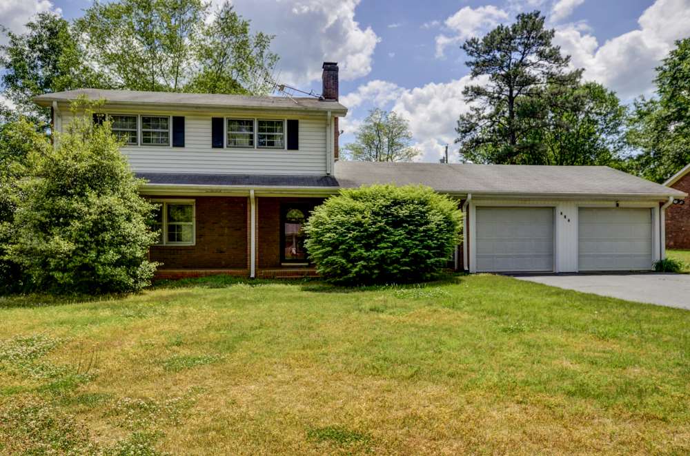 424 Farnsworth Road Spartanburg, SC 29301 - Photo 1 of 25 Gallery Image 1