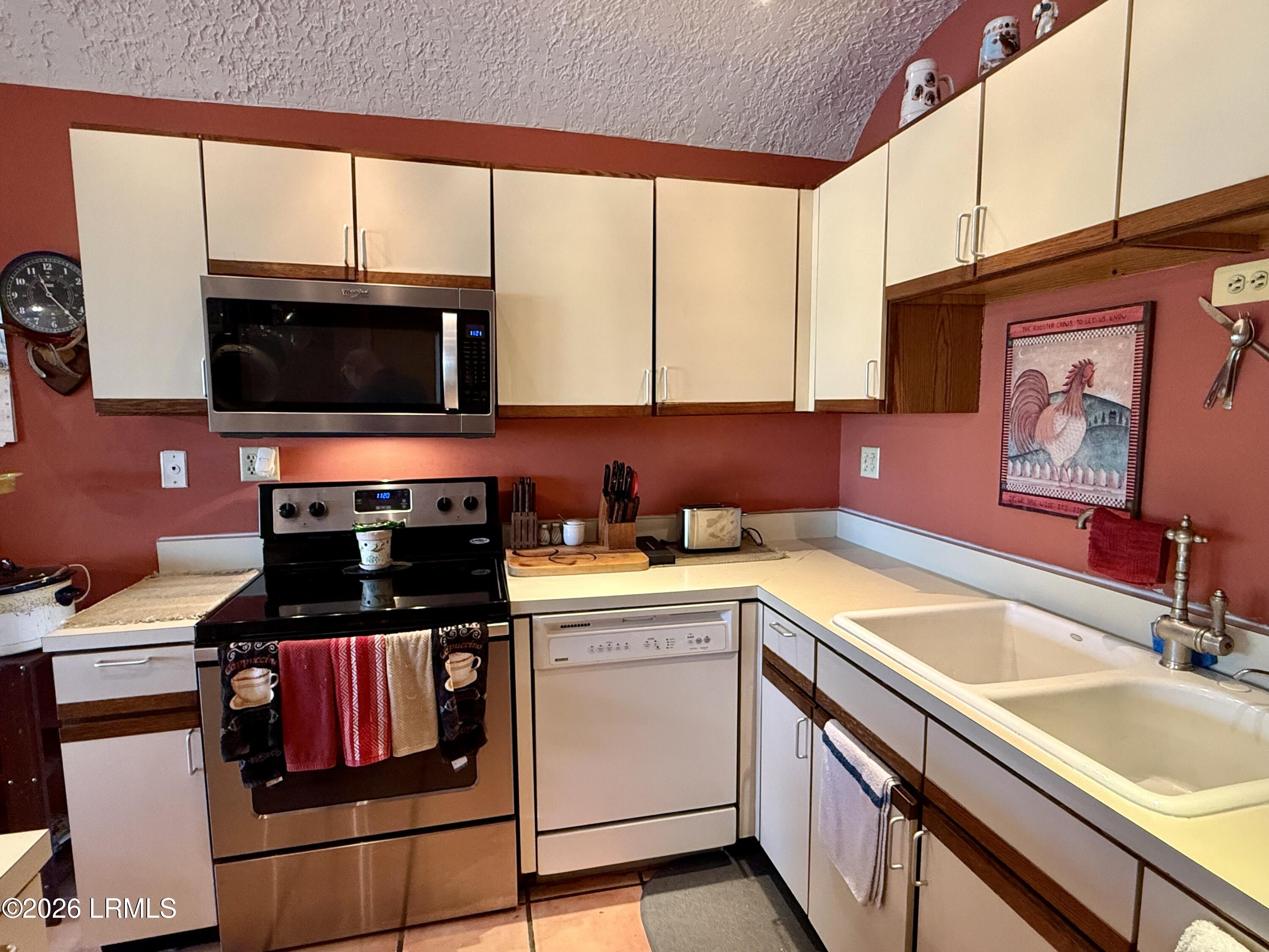 2201 Boundary Street, Unit 311 Beaufort, SC 29902 - Photo 10 of 14 IMG_2952