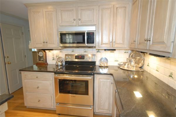 12 Exeter Way Andover, MA 01810 - Photo 6 of 30 Gallery Image 6