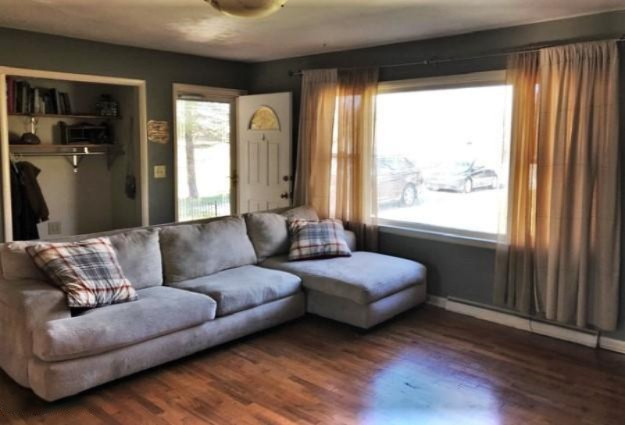 3354 Pipestone Road Sodus, MI 49126 - Photo 2 of 12 Living room